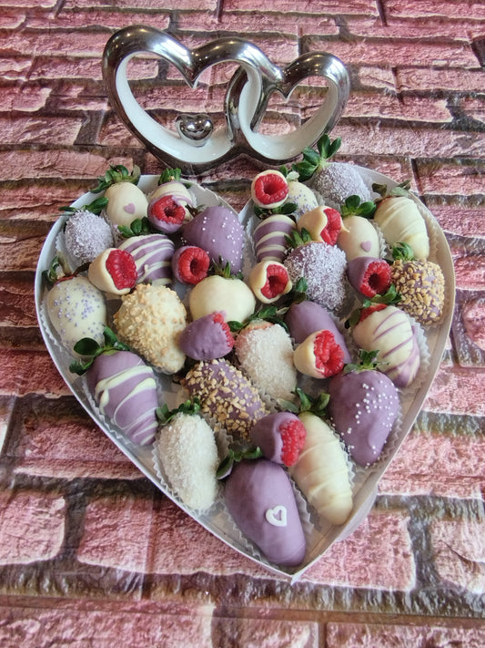 Podnos čerstvých jahodiek 🍓 s malinami